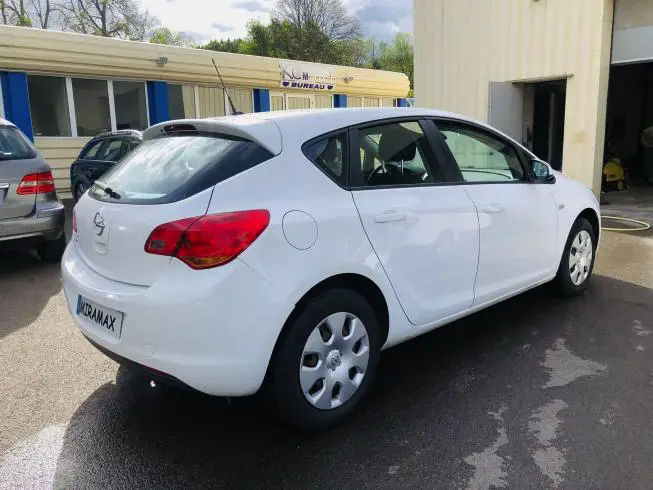 Opel ASTRA 2010 – photo 4