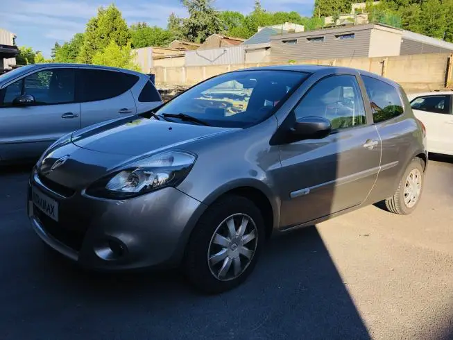 Renault CLIO III 2010 – photo 1