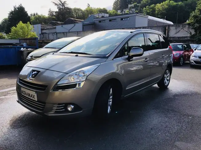 Peugeot 5008 2011