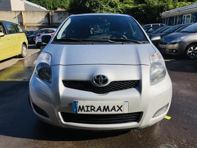 Toyota YARIS 2010 – photo 2