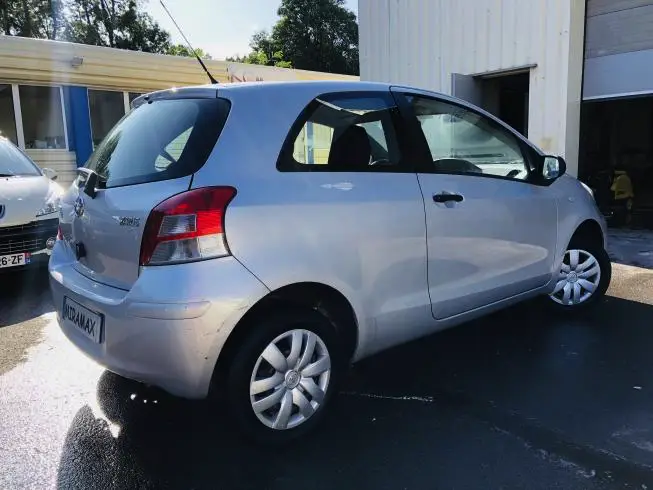 Toyota YARIS 2010 – photo 4