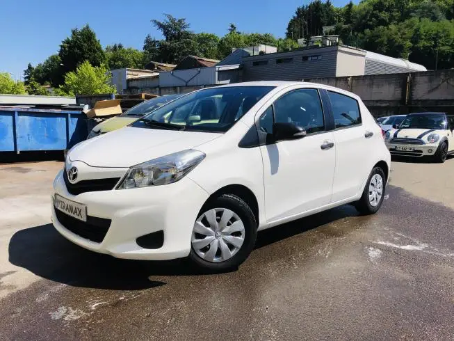 Toyota YARIS 2012 – photo 1